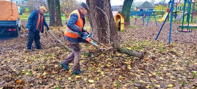 Комунальники Харкова виконали сезонні роботи 